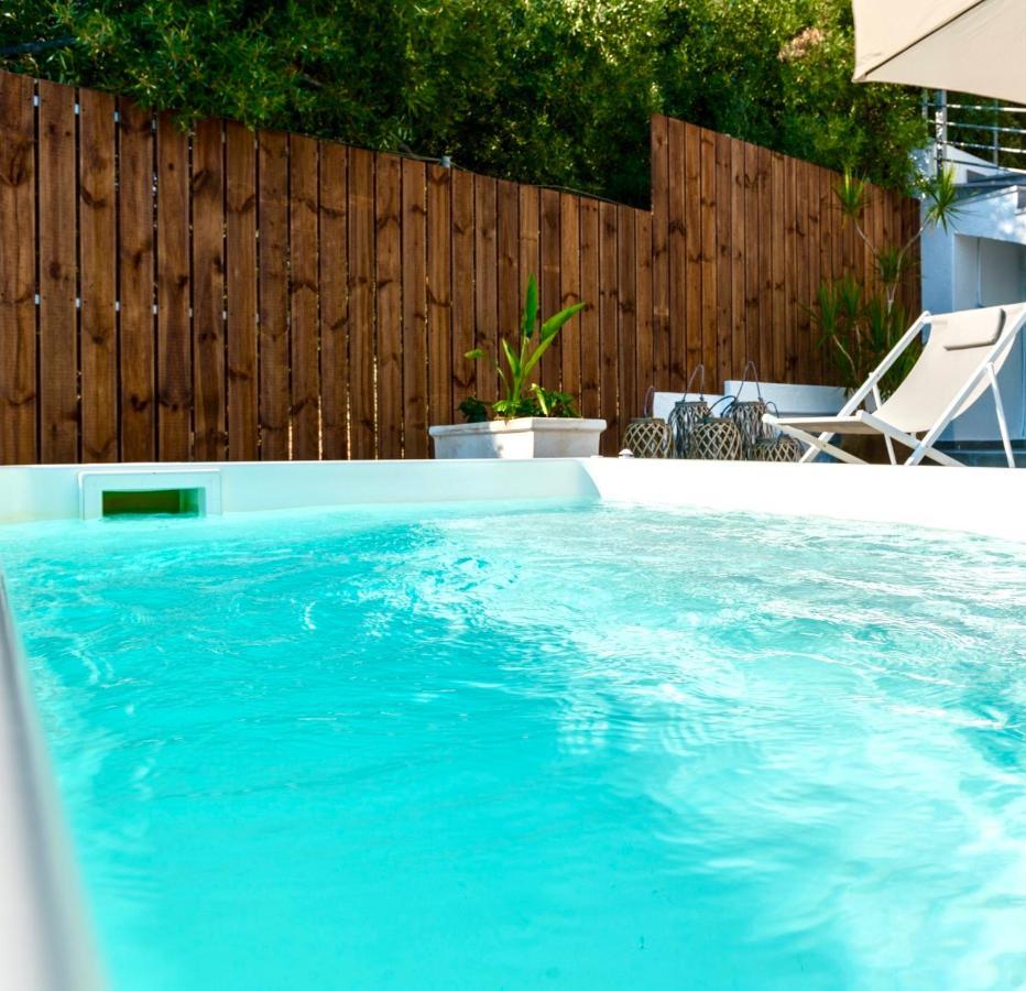 הרסוניסוס Villa Izabela Apartments With Private Pools מראה חיצוני תמונה