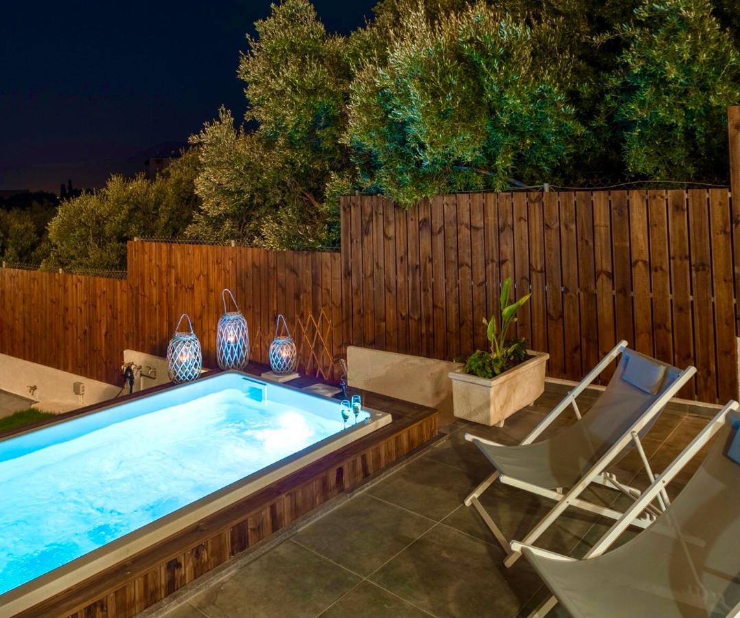 הרסוניסוס Villa Izabela Apartments With Private Pools מראה חיצוני תמונה