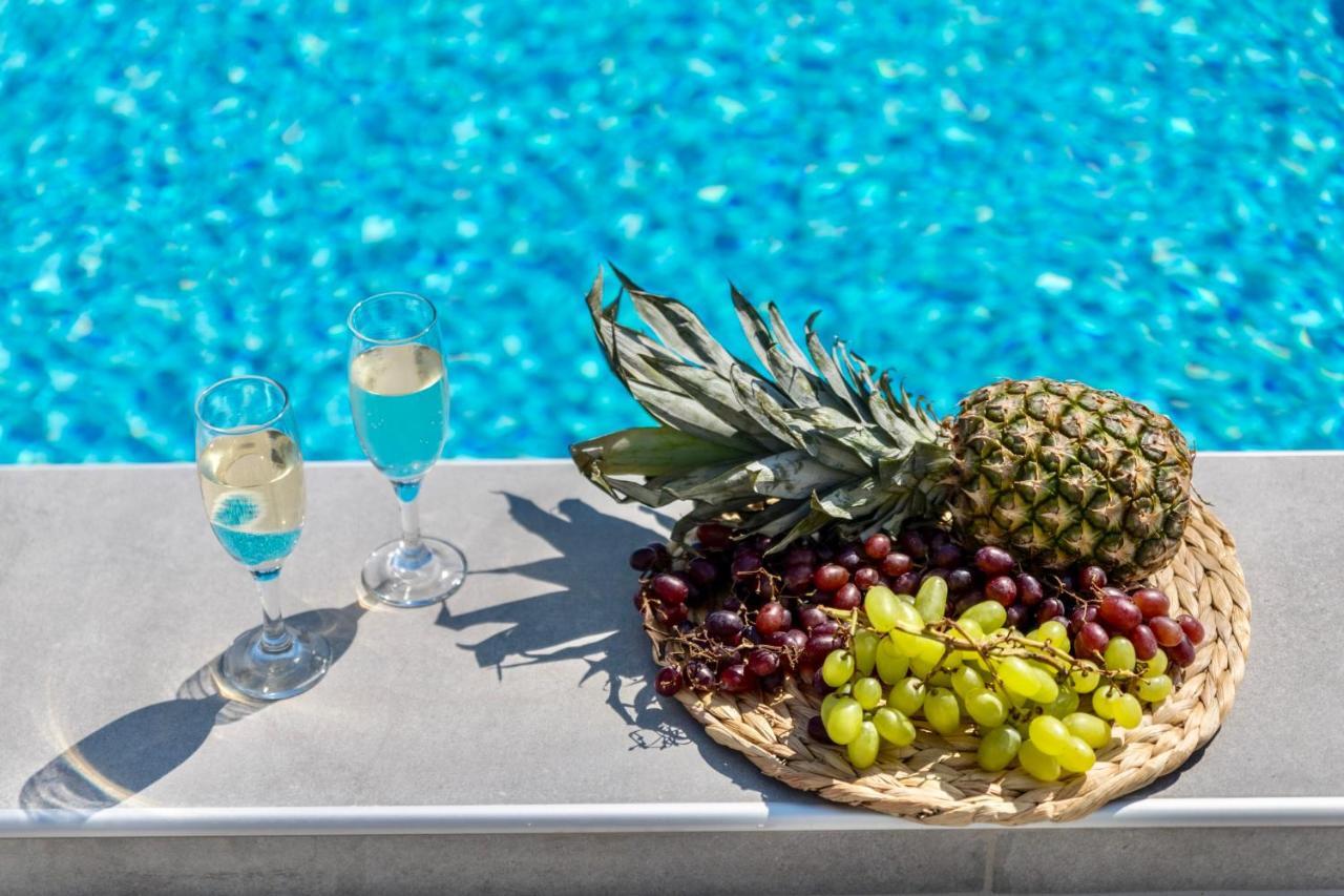 הרסוניסוס Villa Izabela Apartments With Private Pools מראה חיצוני תמונה